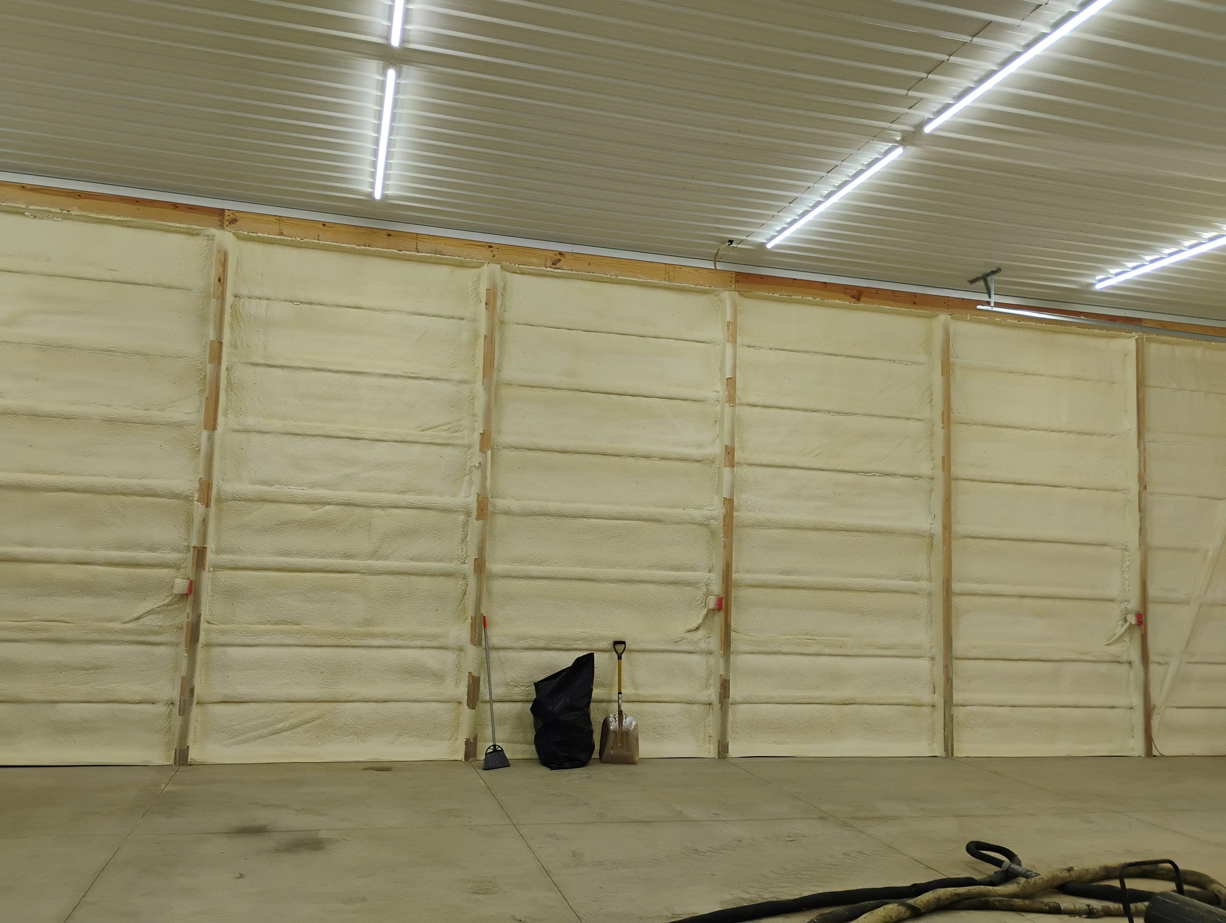 Metal Building Insulation work in a Wichita building